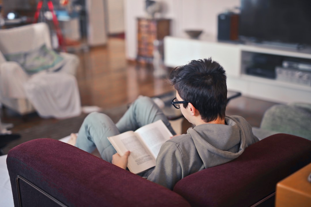 The Efficiency Duel: Reading vs. Video Learning